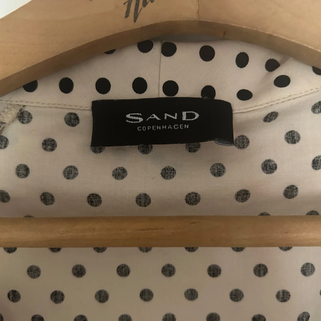 Prickig klänning - 2