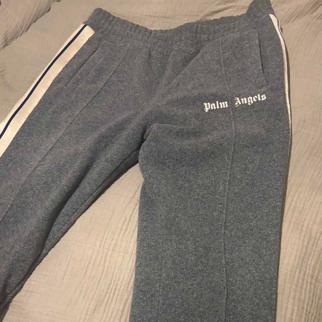 Grå mjukisbyxor från Palm Angels