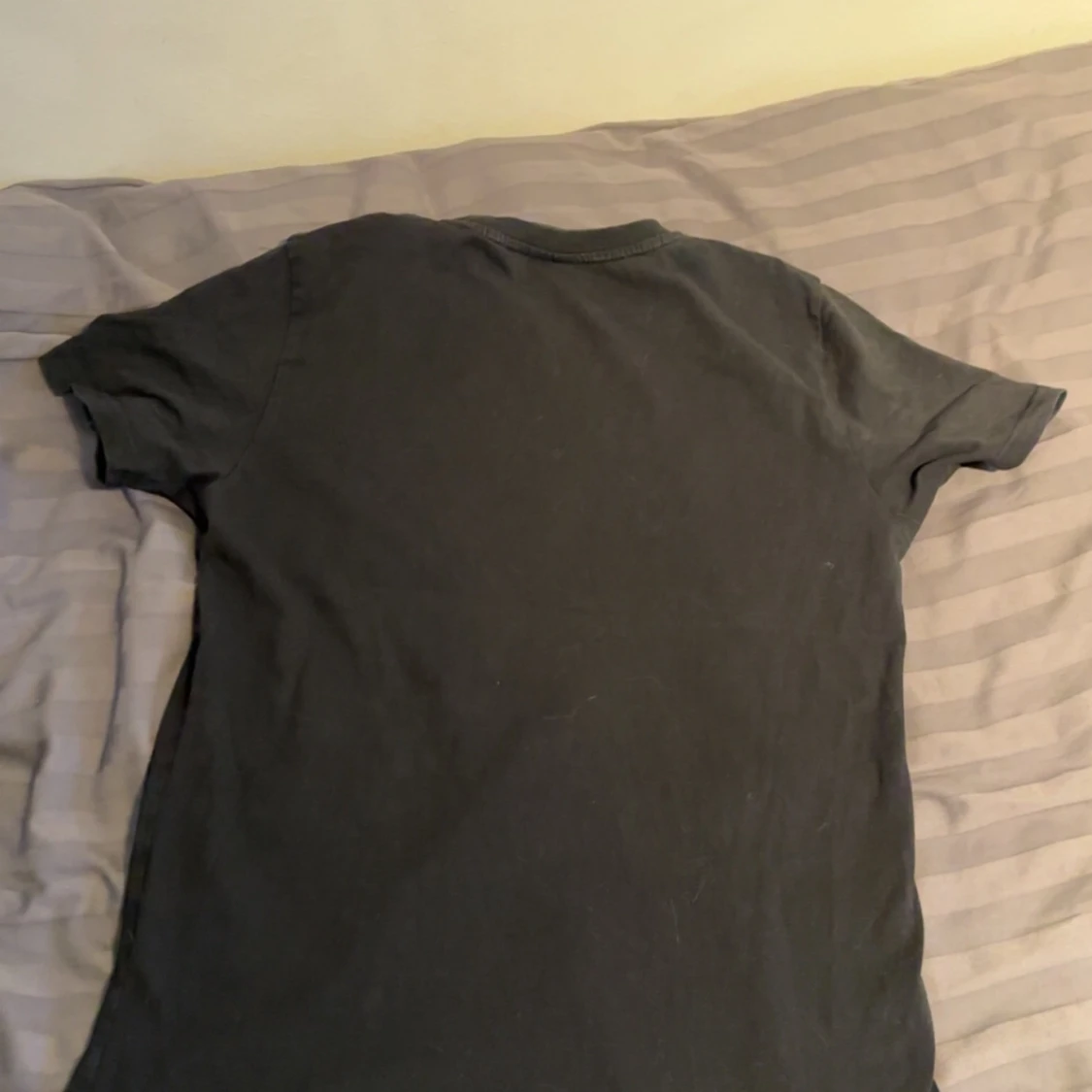 Svart t-shirt från Boss med randig detalj - 2