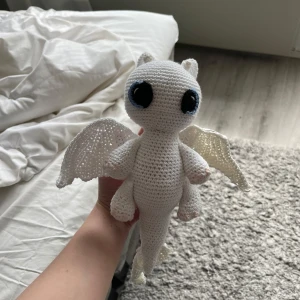 Virkad light fury - Virkad light fury, ungefär 30 cm virkad i bomull