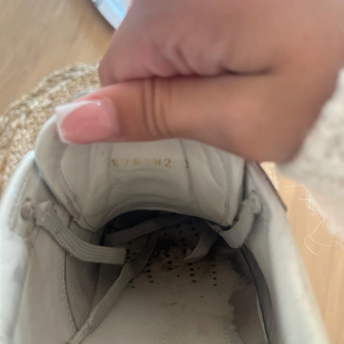 Valentino Open sneakers med rosa detalj - 4