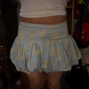 ballongkjol! - super söt kjol🩵💛🩵💛