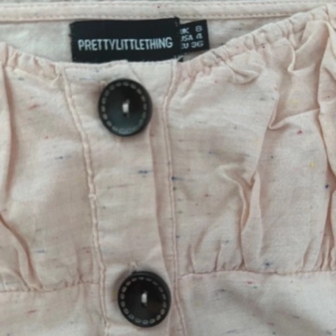 Ljus topp från PrettyLittleThing - 1