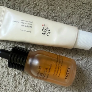 COSRX Propolis Light Ampoule & solkräm - Dessa ligger ute separat också, men säljes för 300:-  tillsammans. Inköpta för en vecka sedan & enbart testade så de är som nya. Nypris jag köpte båda för ca 600:-.  