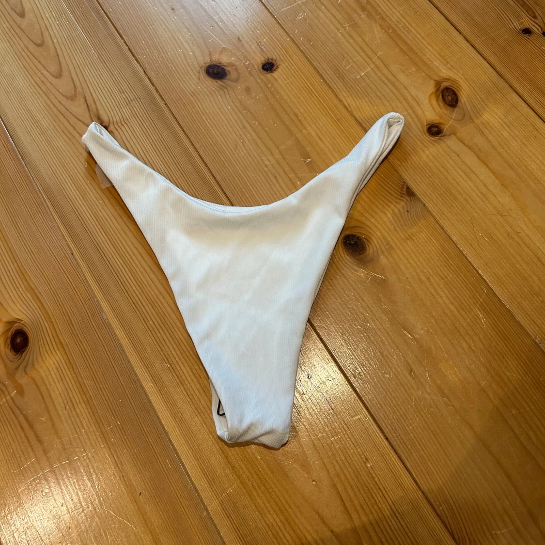 Vit bikiniunderdel från SHEIN - 1