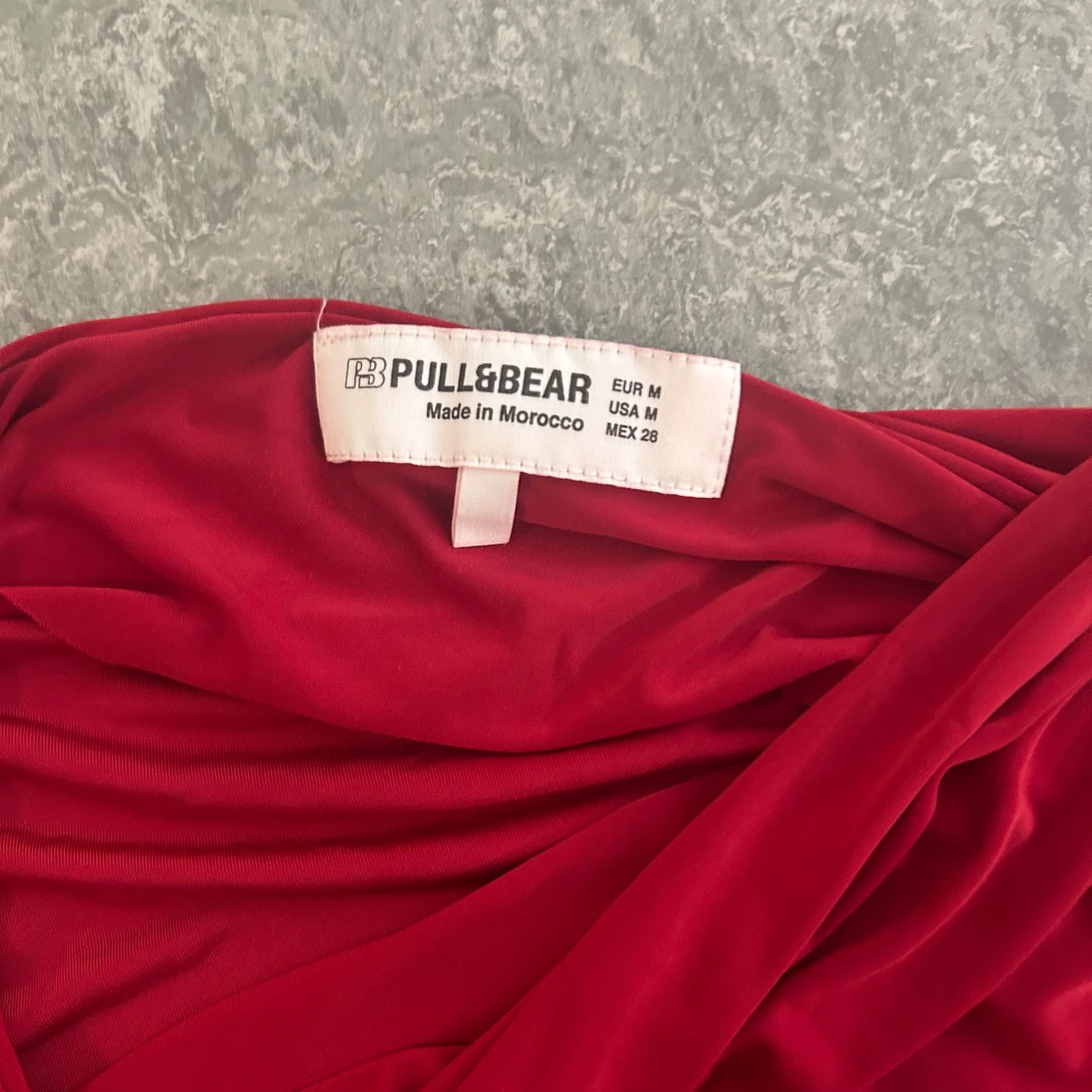 Röd oneshoulder top Pull&Bear - 1