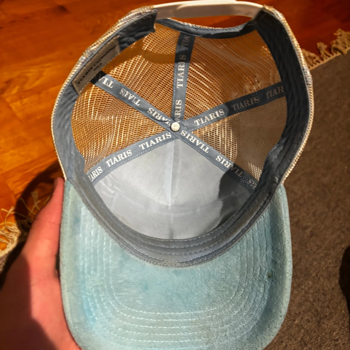 Ljusblå keps från TIARIS Collection - 1