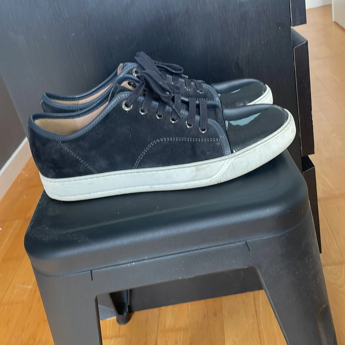 Svarta sneakers från Lanvin i mocka - 1