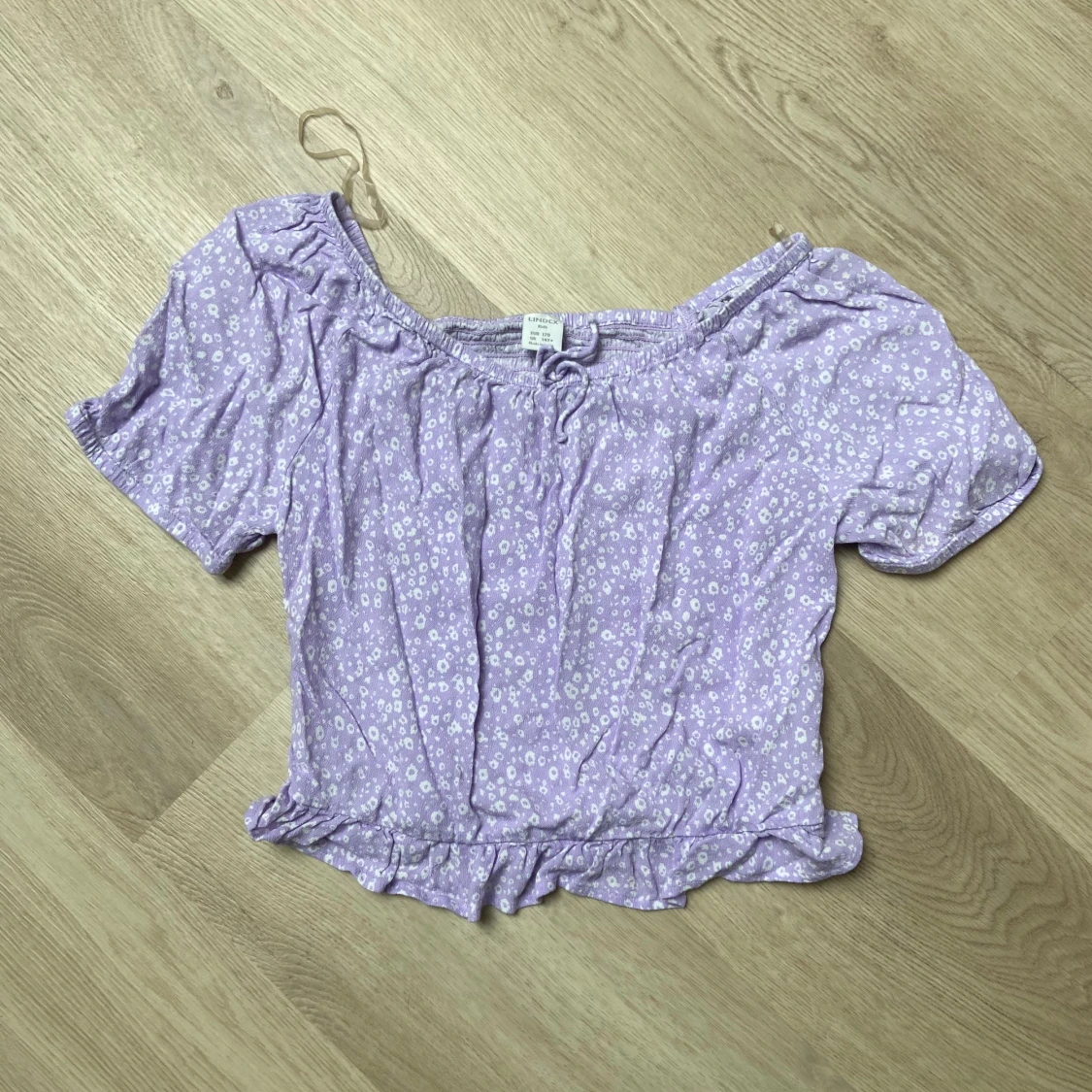 Ljuslila blommig blus från Lindex