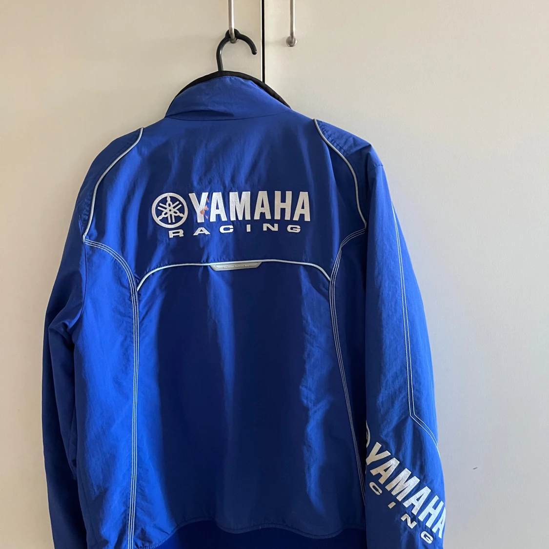 Blå Yamaha Racing  - 3