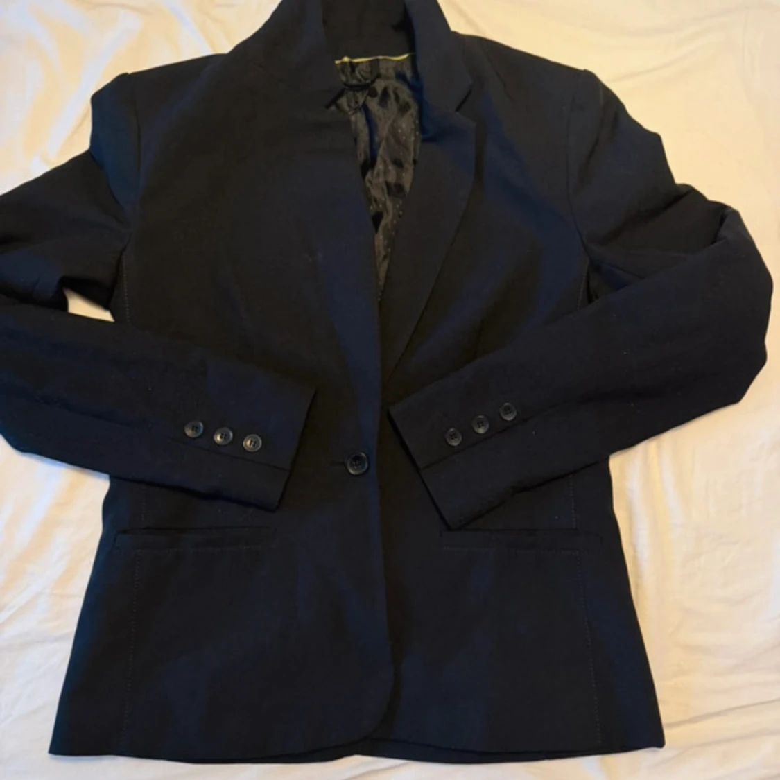 Svart kavaj med knappar