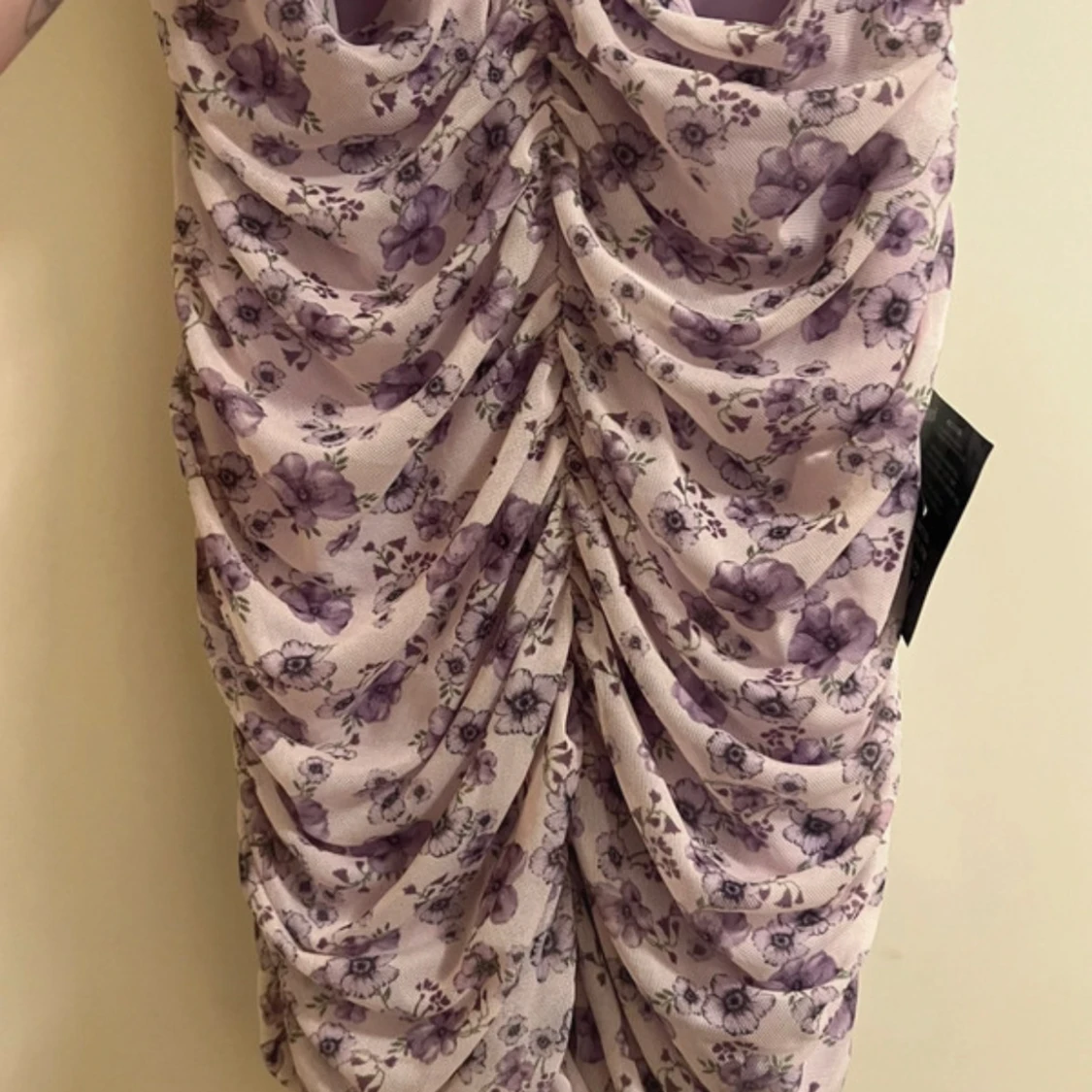 Ljuslila blommig kortklänning NLY ONE - 1