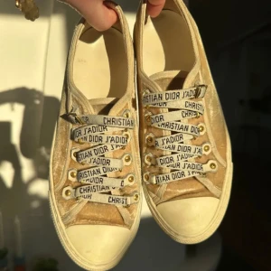 Walk n Dior sneakers - Lägger ut igen pga sänkt pris! Kolla tidigare annons för beskrivning🥰