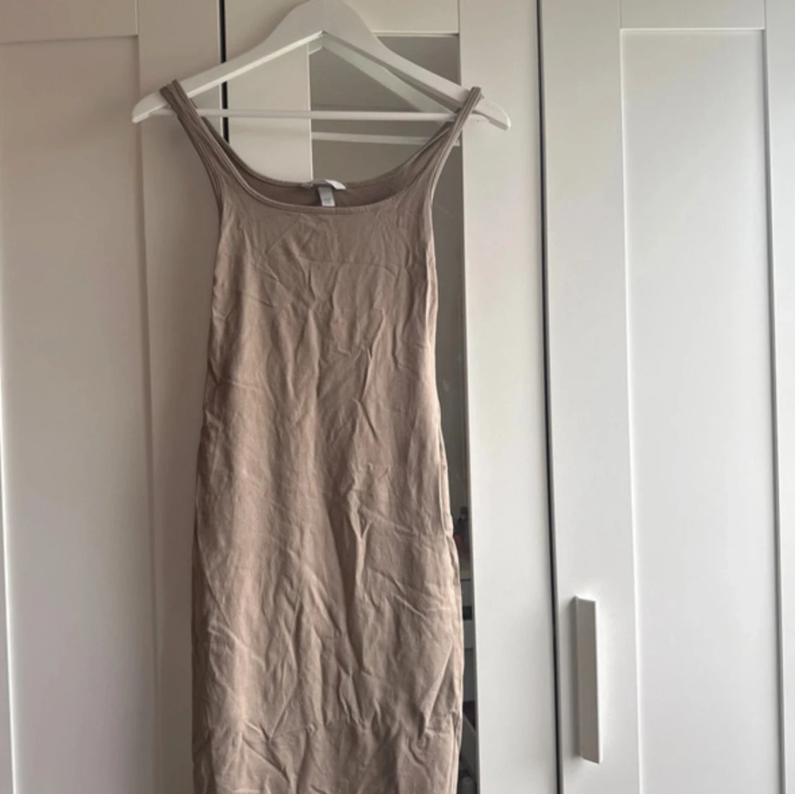 Beige ärmlös klänning i bomull