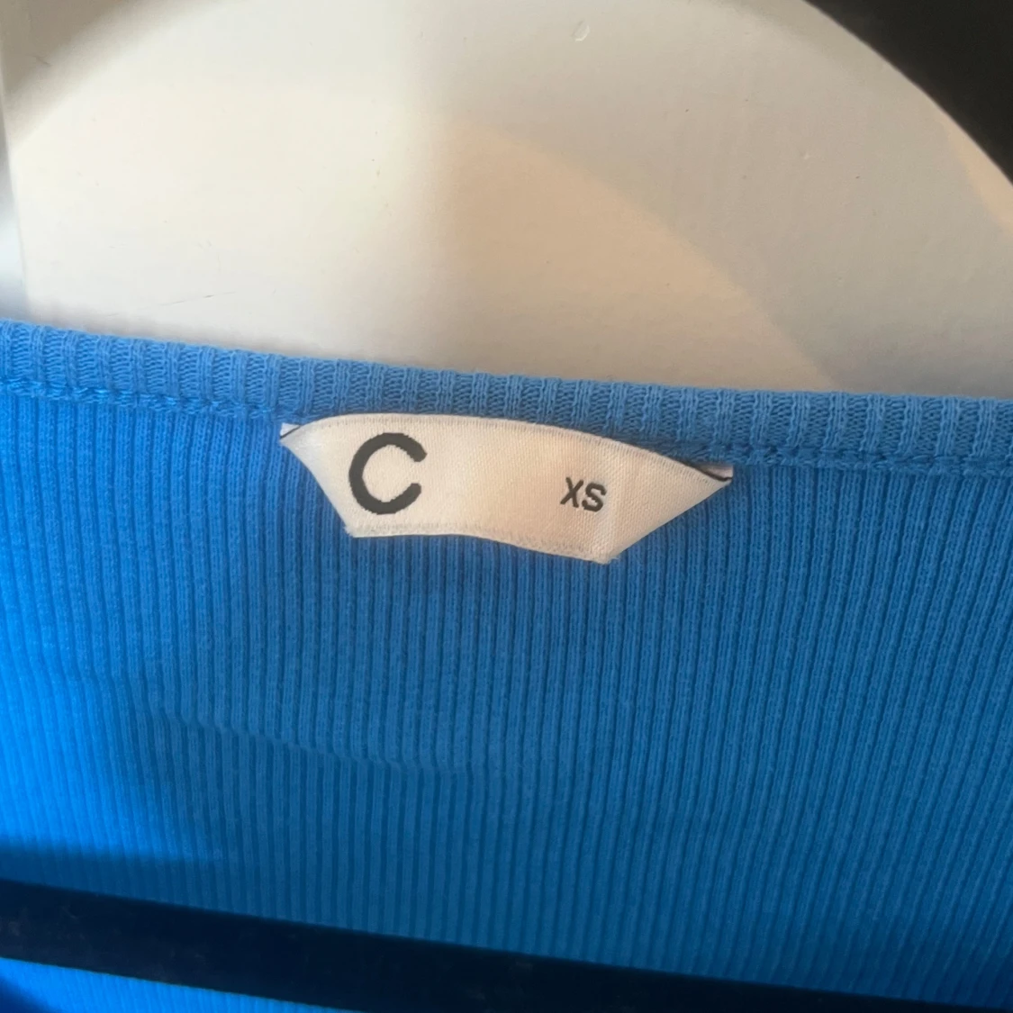 Blå croppad topp med snörning - 2