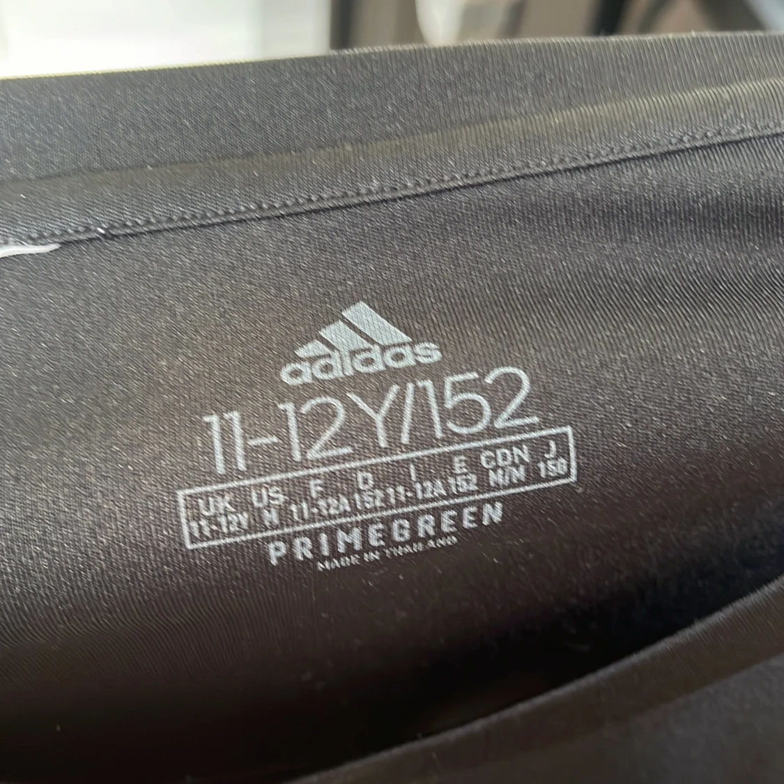 Svart Adidas t-shirt med stor logga - 4