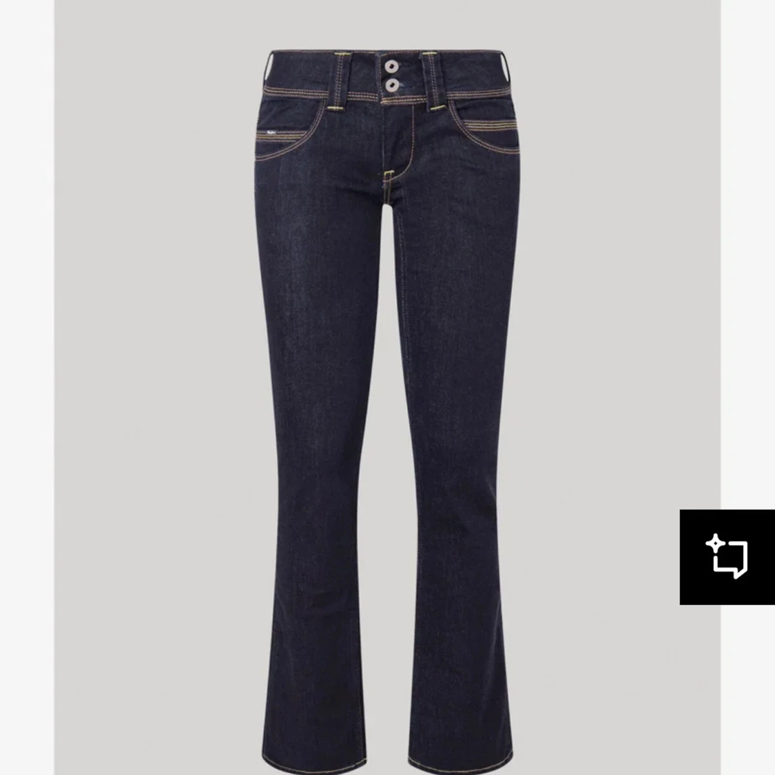 Mörkblå jeans med bootcut
