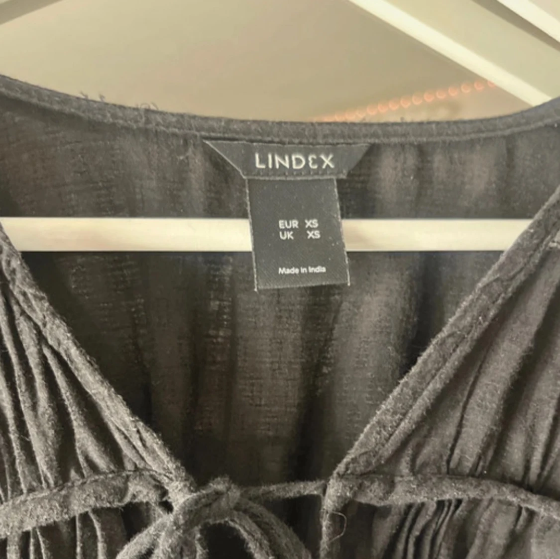 Blus med knytning  - 1