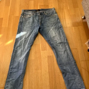 J Lindeberg jeans - Skick 10/10 as snygga jeans från j lindeberg endast använda 1-2 gånger🤩 Modellen heter jake vilket är en otroligt trendig och snygg modell. köpta för 1500kr säljes för endast 249kr storlek 34/32