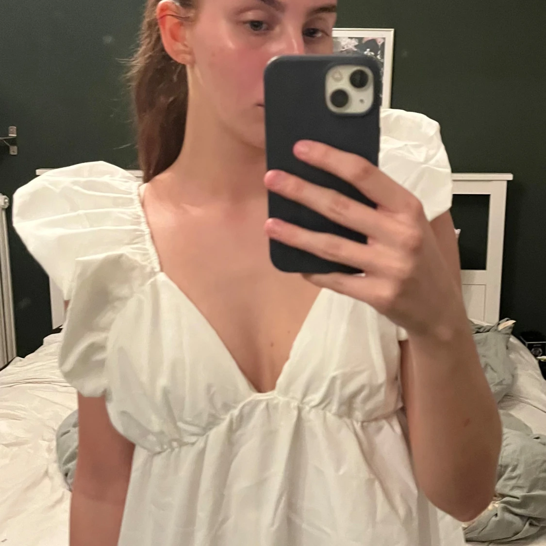 Vit klänning med volang  - 4