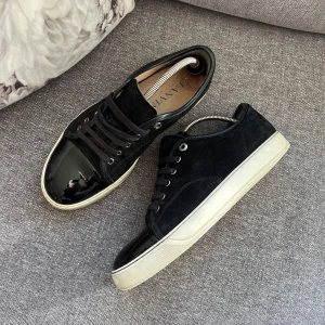 Lanvins - Box, dustbags & nya snören tillkommer! Säljer ett par snygga lanvins i size uk7, passar mig med 42. Hör av er vid funderingar 😊