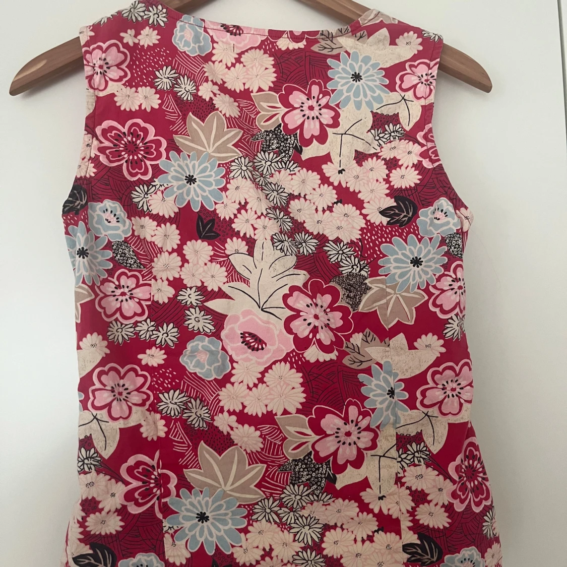 Blommig ärmlös topp från Flash Basic - 2