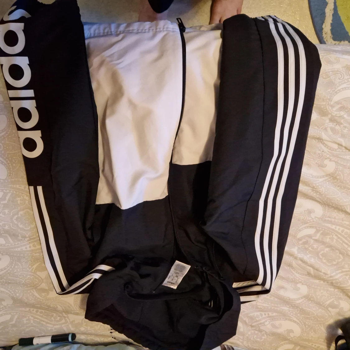 Svart och vit vindjacka från Adidas - 3