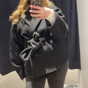 Belted Coat  - Jackan är lite fluffig och det har jag tagit hänsyn till i priset