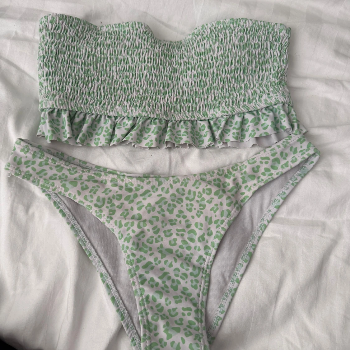 Grön leopardmönstrad bikini