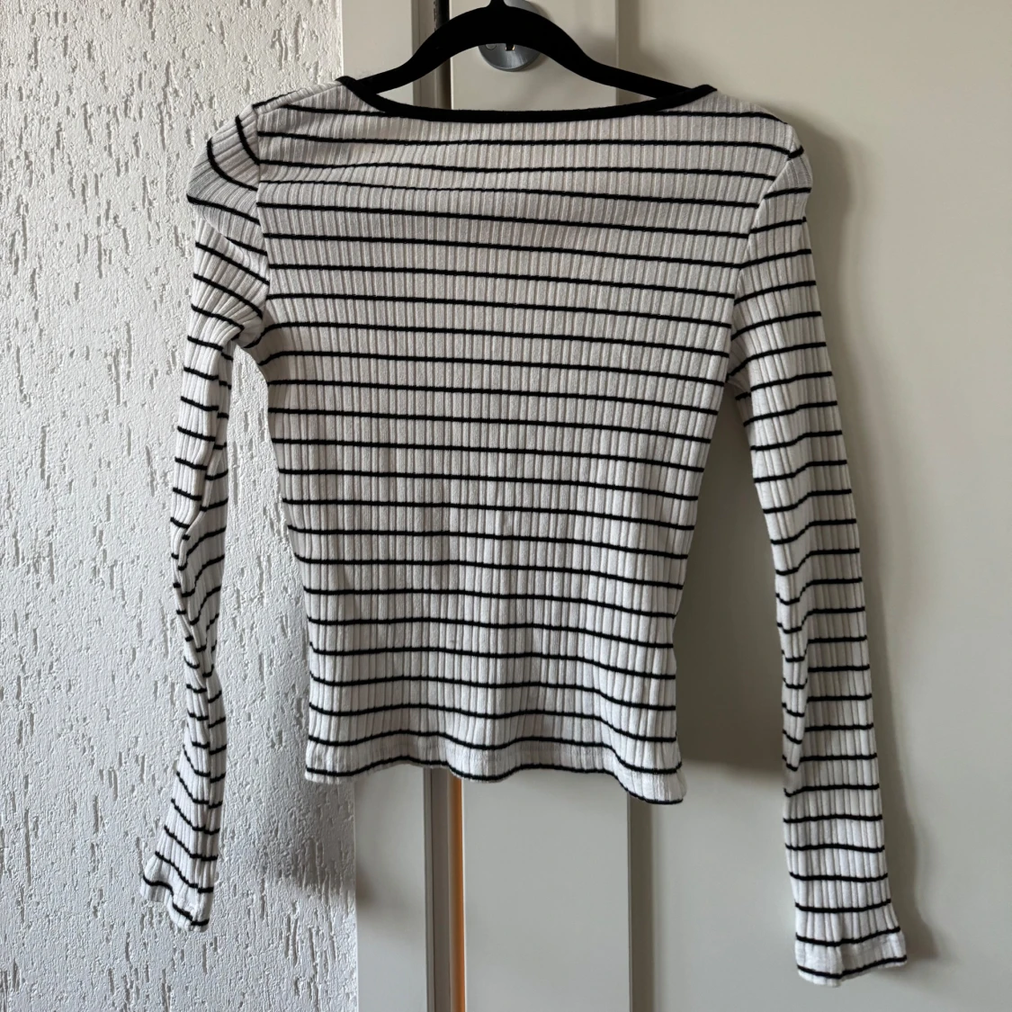 Randig ribbad tröja