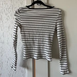 Randig ribbad tröja - Randig ribbad topp från NAKD, använd några gånger. 