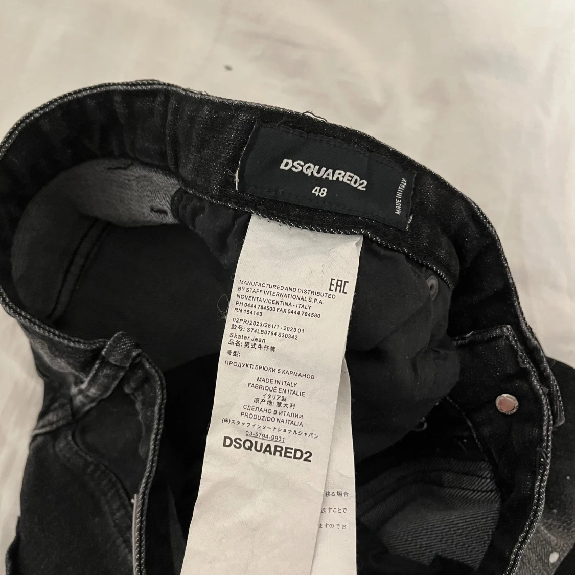 Svarta jeans med stänkmönster från Dsquared2 - 2