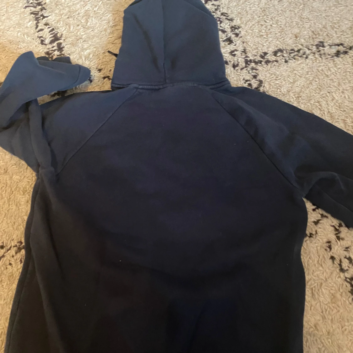 Mörkblå hoodie från Peak Performance - 1