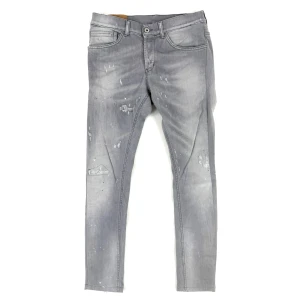 DonDup George Slim fit Jeans  - DonDup George Slim Fit Jeans | Ett par sjukt feta, populära & enormt eftertraktade slim fit jeans - passar allt! | Skick 9.5/10, EXTREMT bra! | Storlek W33, bör passa någon som är 170-180 cm | Priset är alltid diskuterbart vid snabb affär! | Nypris 5000kr | Hör mer än gärna av dig vid minsta möjliga fråga eller fundering så svarar vi med glädje! | GardeGrisch - Registrerat företag 🙌🏻