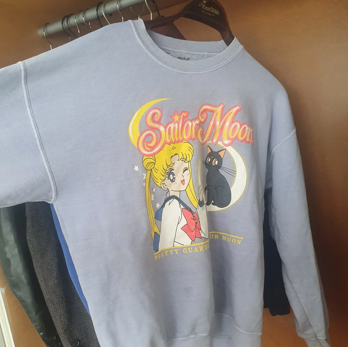 Grå Sailor Moon sweatshirt
