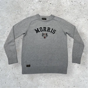 Morris Stickad Tröja  - Morris Stickad Tröja | Skick 9/10 inga defekter | Färgen grå och storlek S | Nypris ca1500kr | Hör av er för mer information/bilder! 
