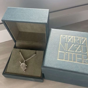 Silverhalsband från Maria Nilsdotter - Väldigt bra skick! Knappt använt, skriv för fler bilder om du är intresserad!🙌 