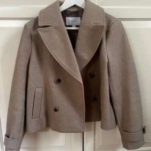 Beige kappa från Vila - Sjukt snygg! nästan aldrig använd💞