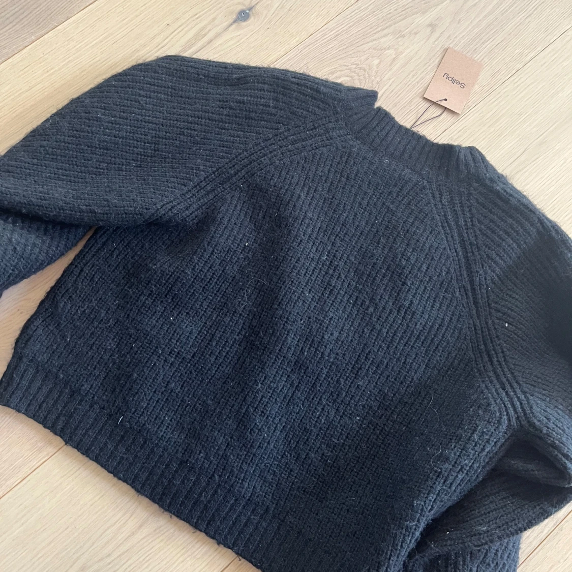 Svart stickad kofta från Gina tricot - 3