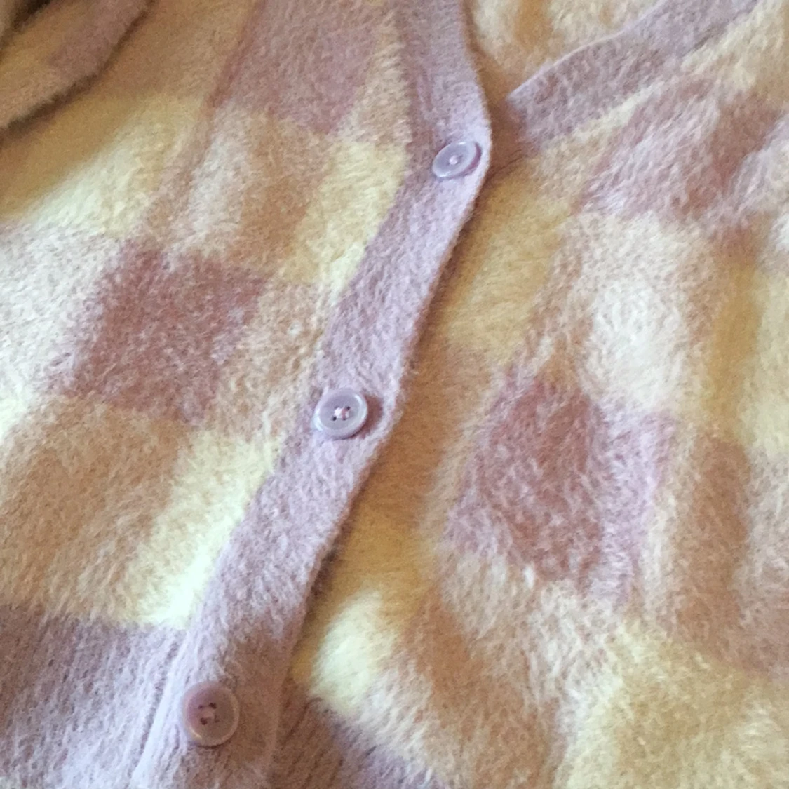 Ljuslila rutig kofta med knappar - 1