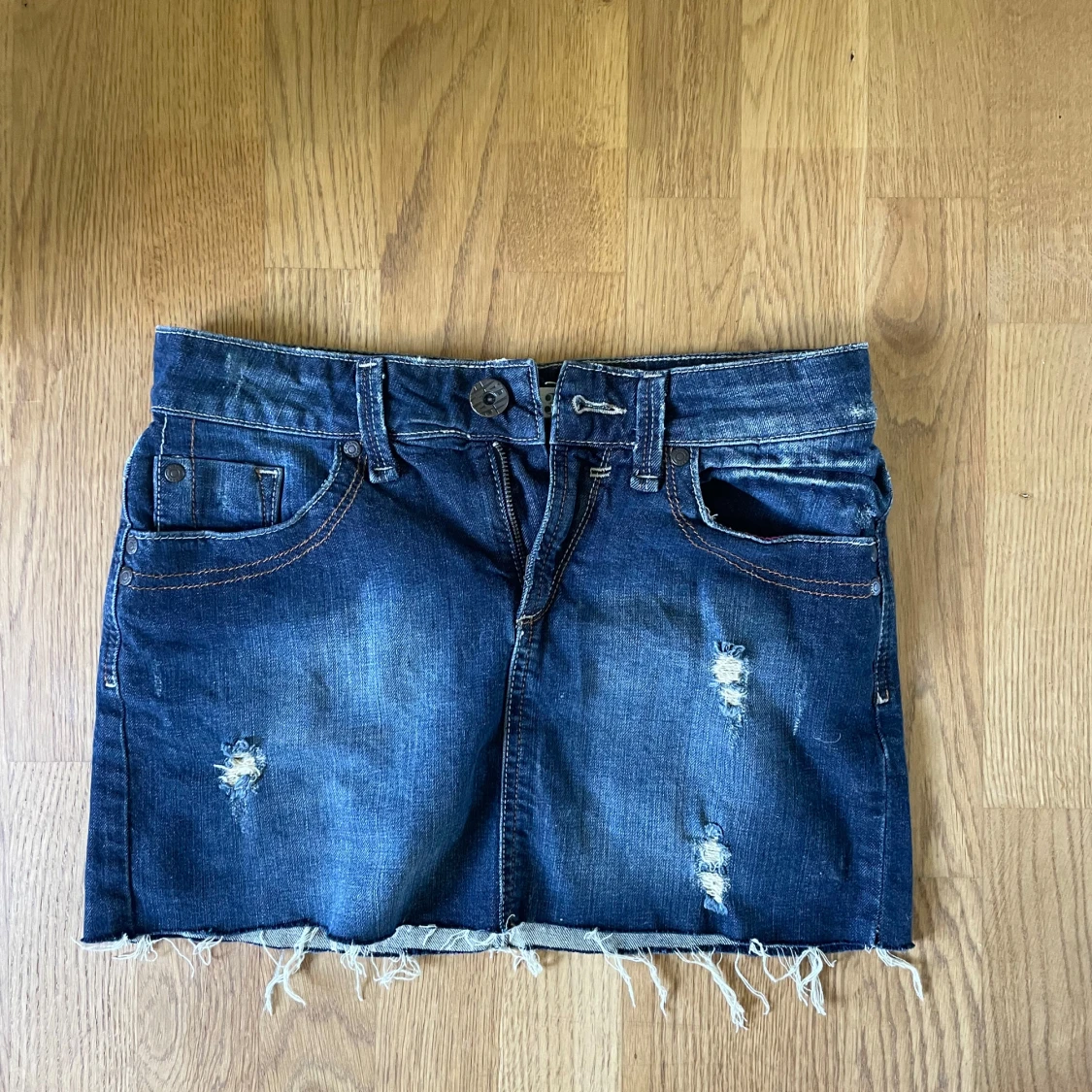 Mörkblå jeanskjol från Lindex