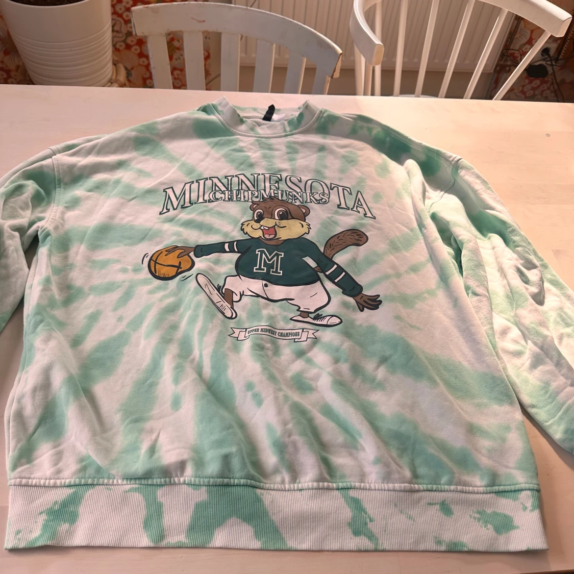 Grön tie-dye sweatshirt från H&M Divided