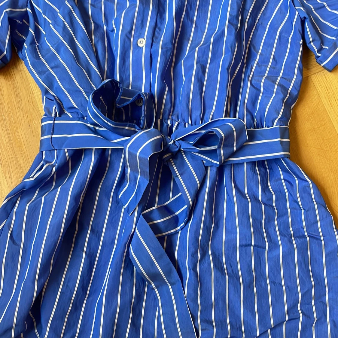 Blå randig kortklänning Holly & Whyte - 3