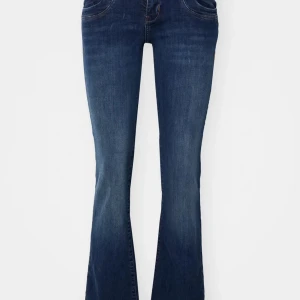 Blå ltb jeans - Supersnygga lågmidjade ltb jeans, Passar bra i längden för mig som är 166 lång🥰