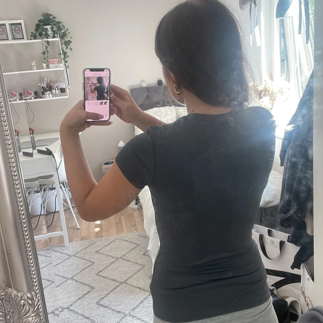 Mörkgrå tight t-shirt från H&M - 2