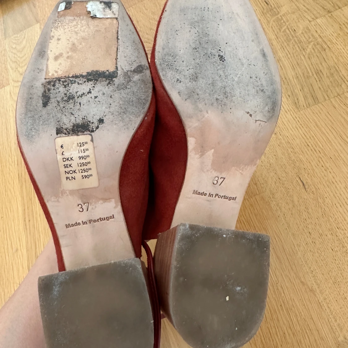 Vinröda mocka klackskor från COS - 2