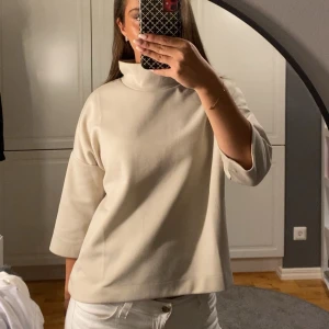 Beige tröja med trekvartsärm - Supersnygg tröja med krage och trekvartsärm💗