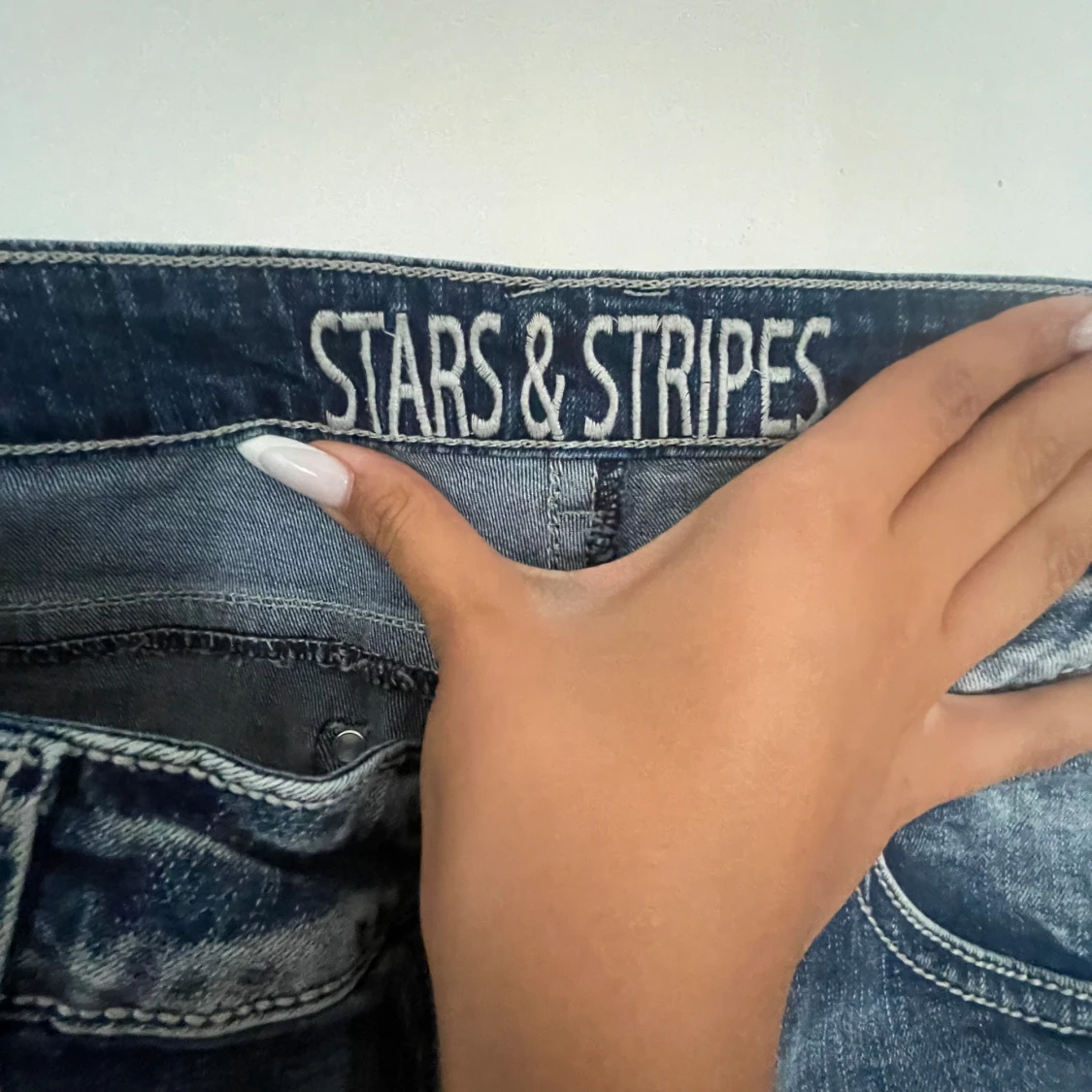 Stars & Stripes jeans med broderad ficka - 1