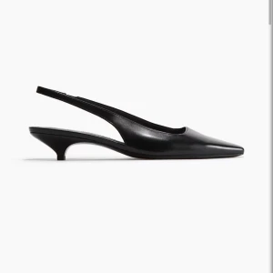 Svarta spetsiga pumps - Svarta spetsiga klackskor köpta från hm, storlek 39