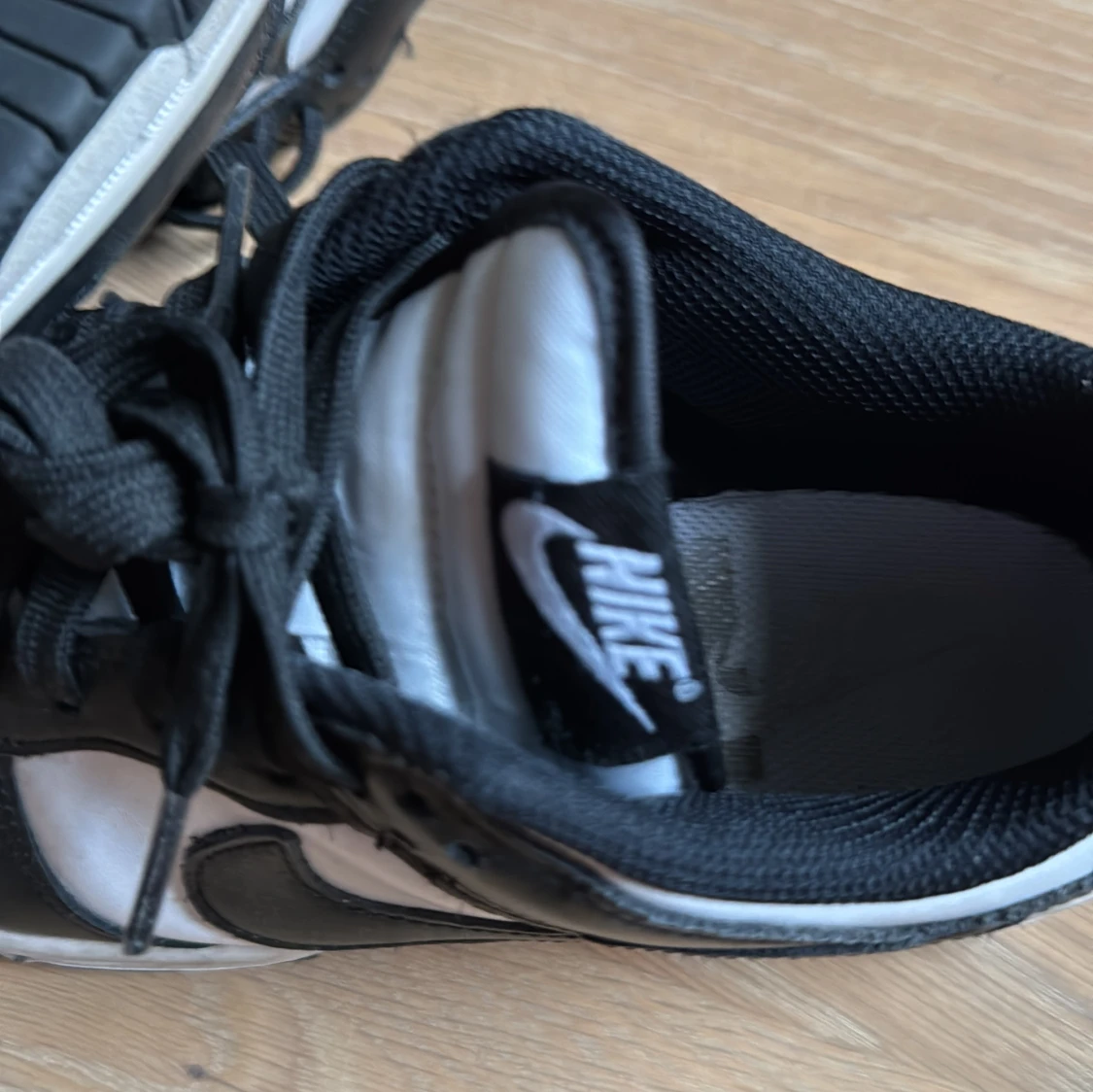 Nike Dunk Low svart/vit sneakers - 2